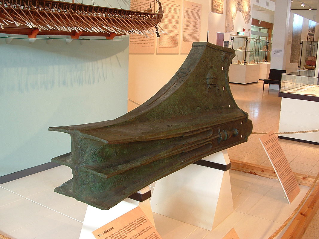 1067px-Israeli_National_Maritime_Museum-_Naval_ram-1.jpg