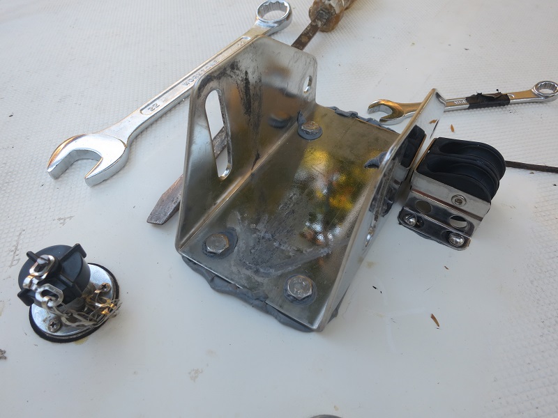 2014_07_06 Mast step base bolted on with butyl and tightened once (resize).jpg