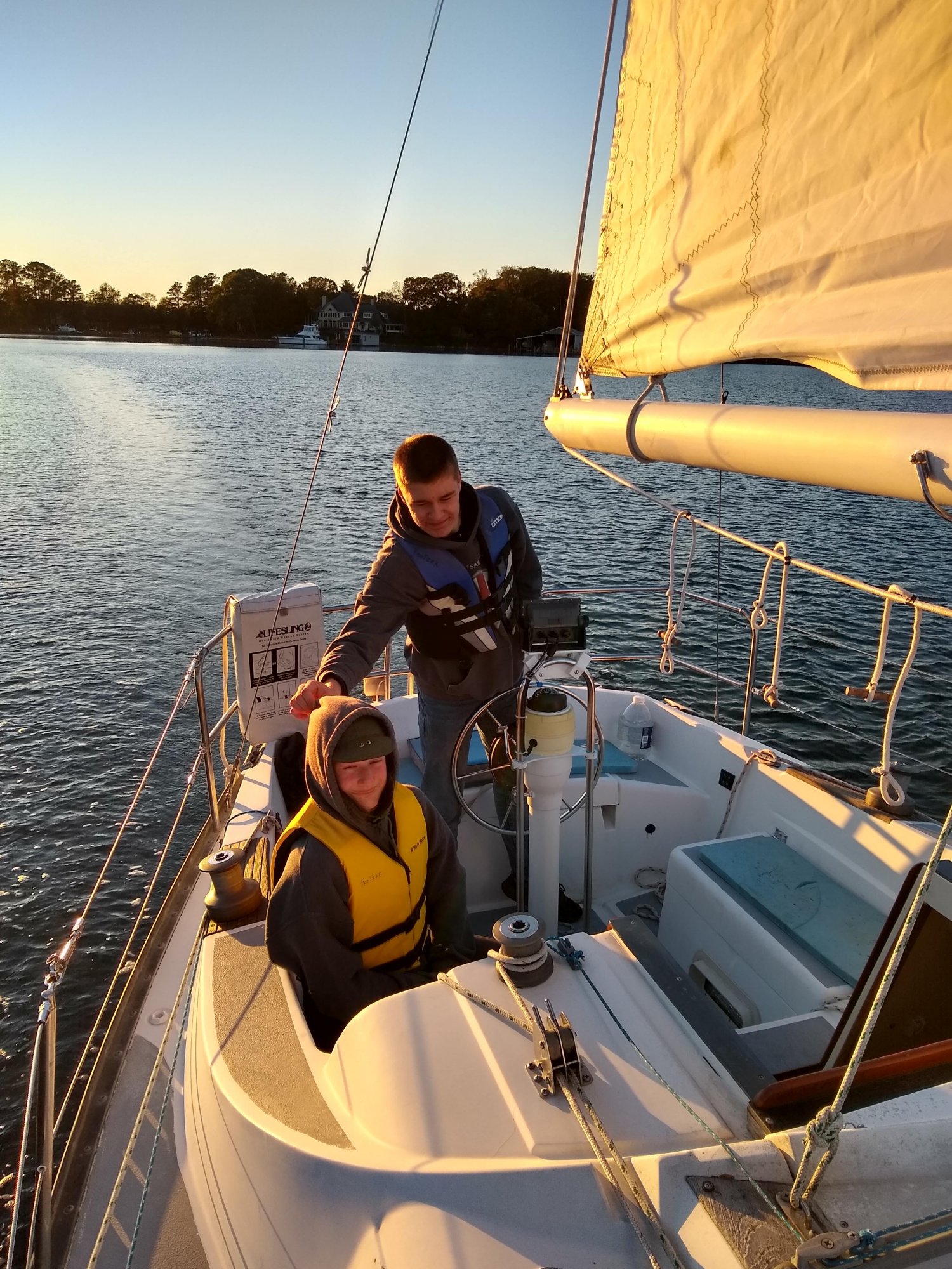 82Hunter30-Halyards.jpg