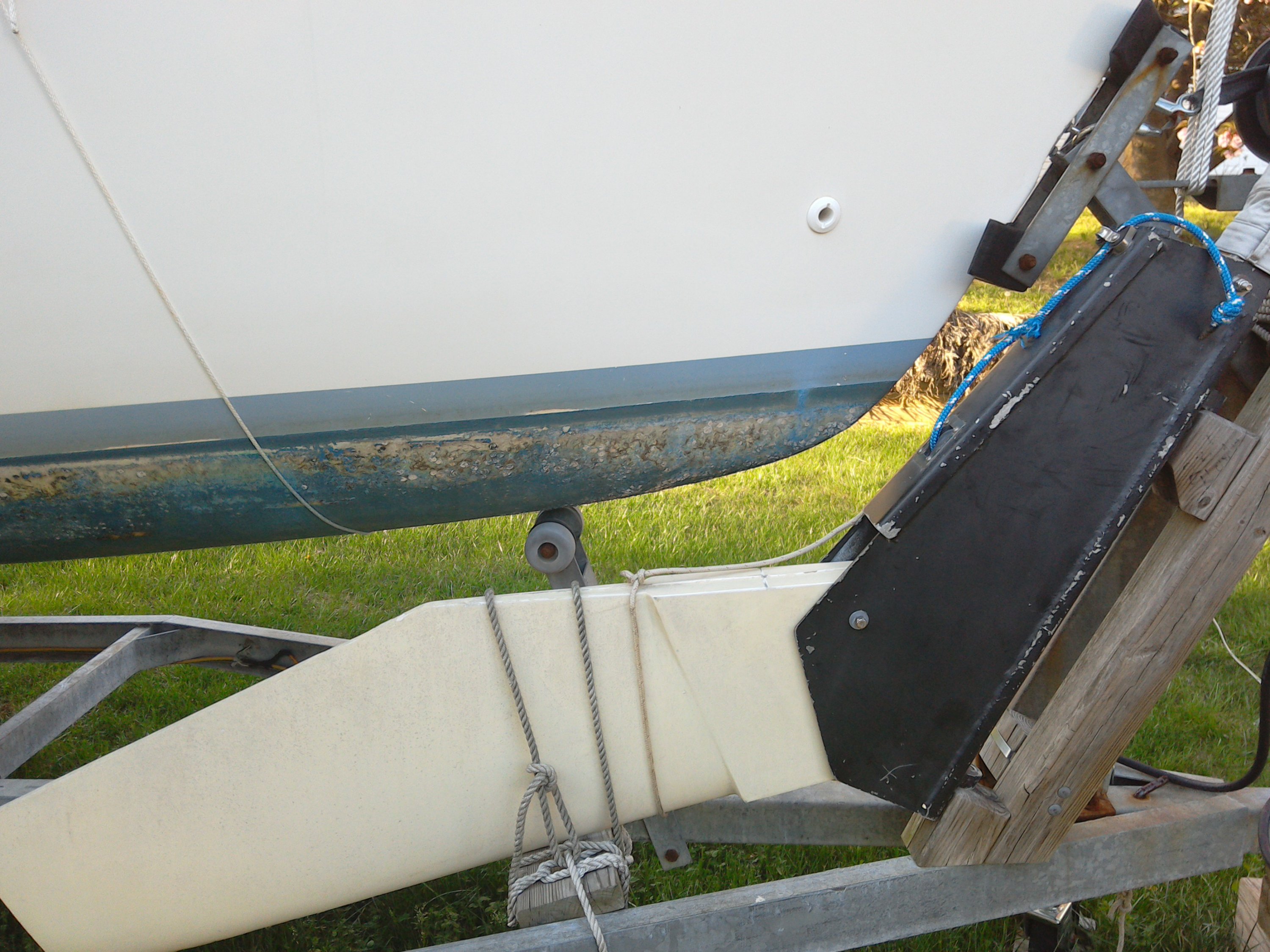 88 Hunter 23 - kick-up rudder.jpg