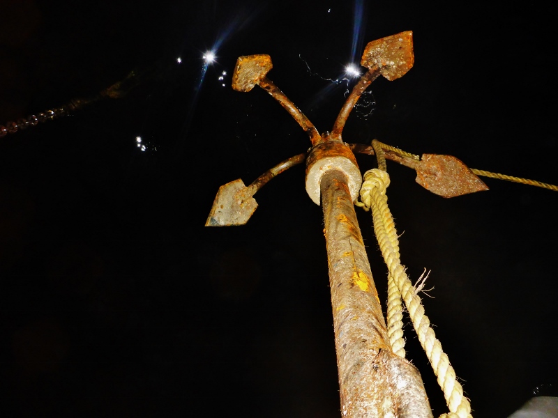 Anchor wrapped in chain, chaguaramas (800x600).jpg