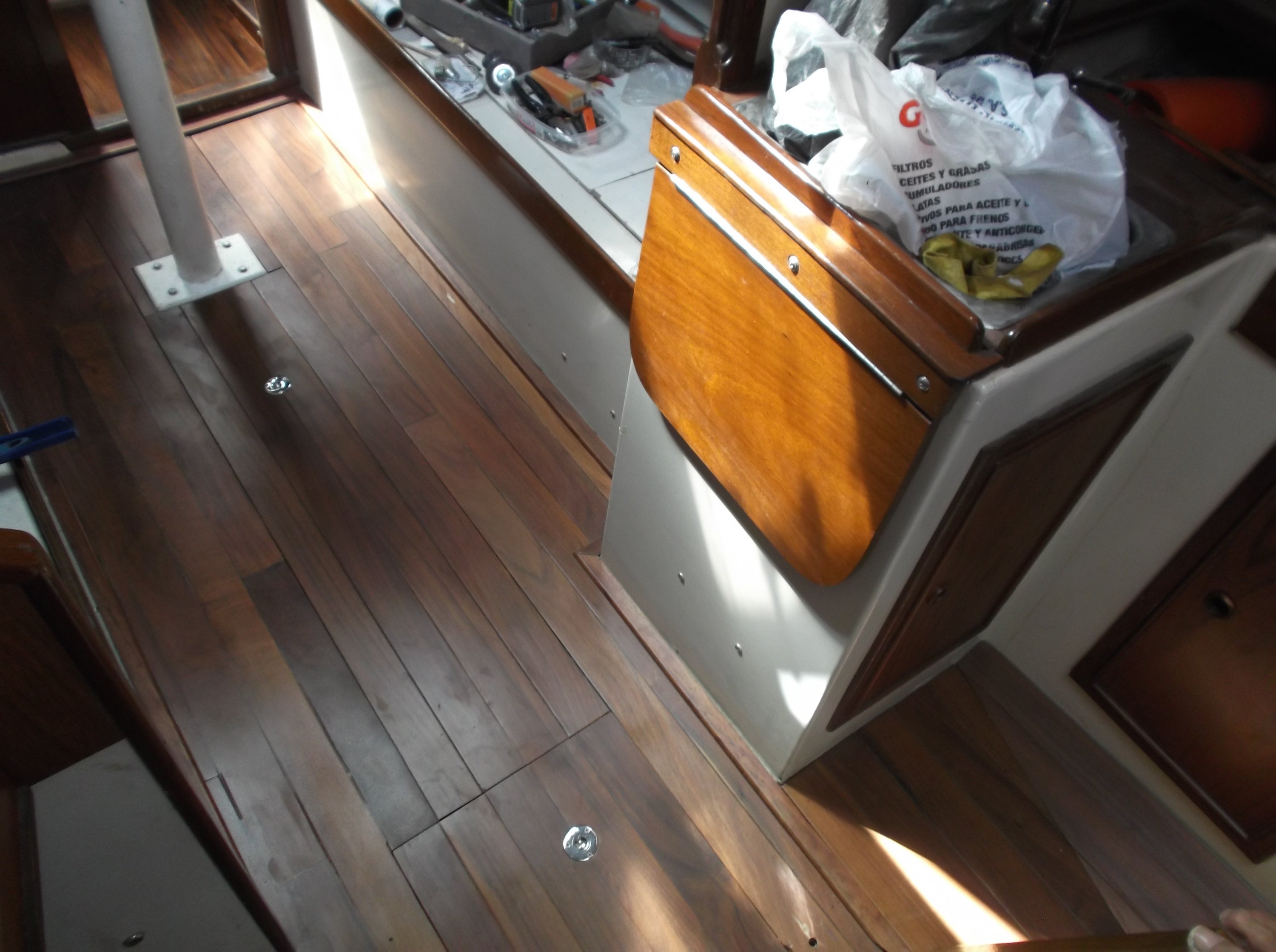 boat floor 005.JPG