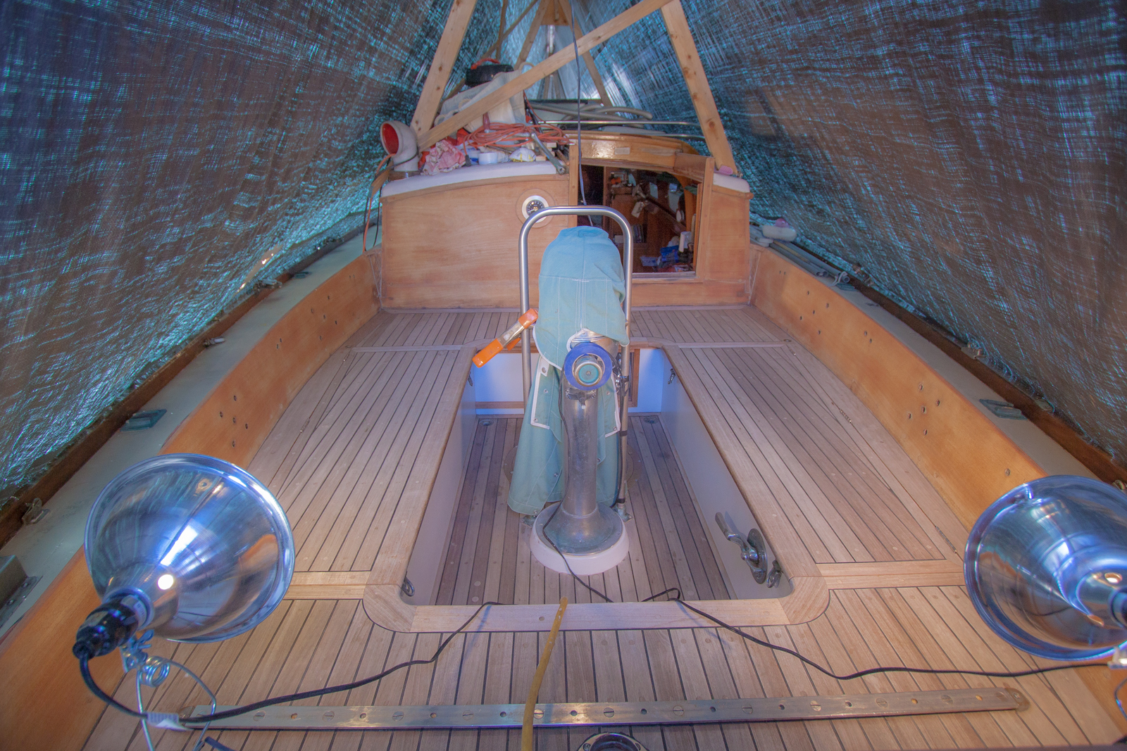 Boat work under cover 2 (1 of 1).jpg