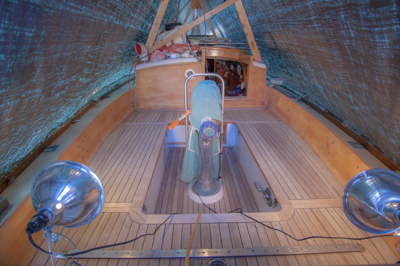 Boat work under cover 2 (1 of 1).jpg