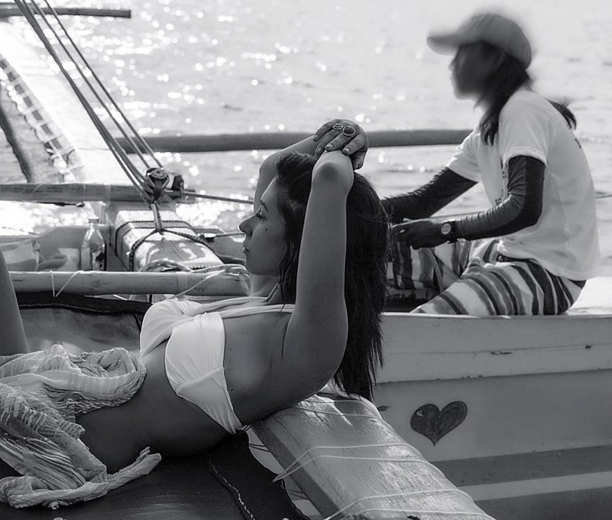 boatbabe.jpg