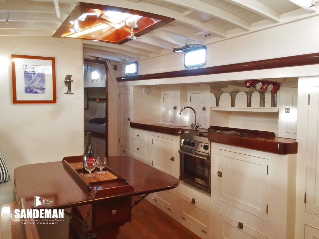 Cometa galley.jpg