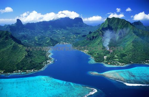 cooks bay moorea.jpg