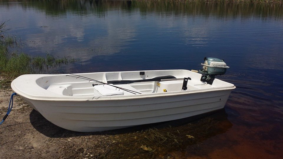 dinghy w evinrude 3.jpg