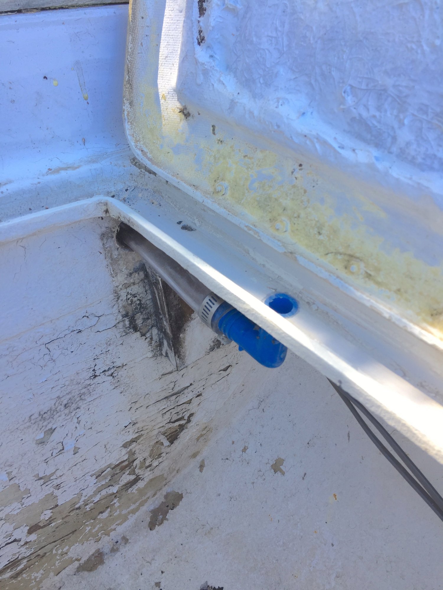 Drain aft thru bulkhead. .JPG