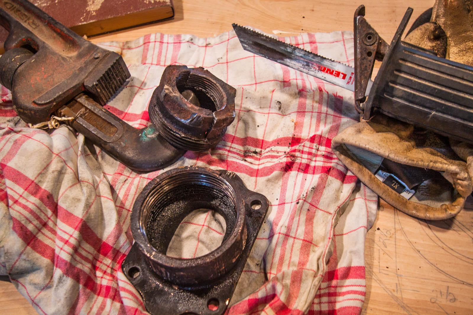 Exhaust manifold plate bushing removal (1 of 1).jpg