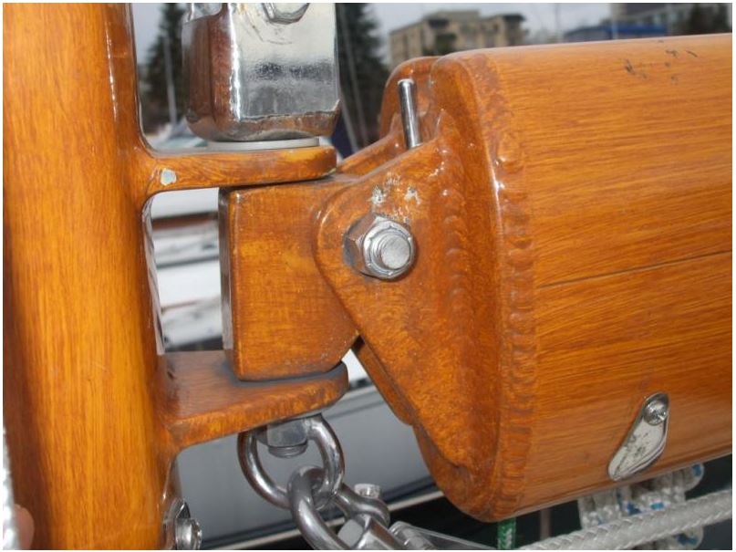 Faux Wood Mast and boom.JPG