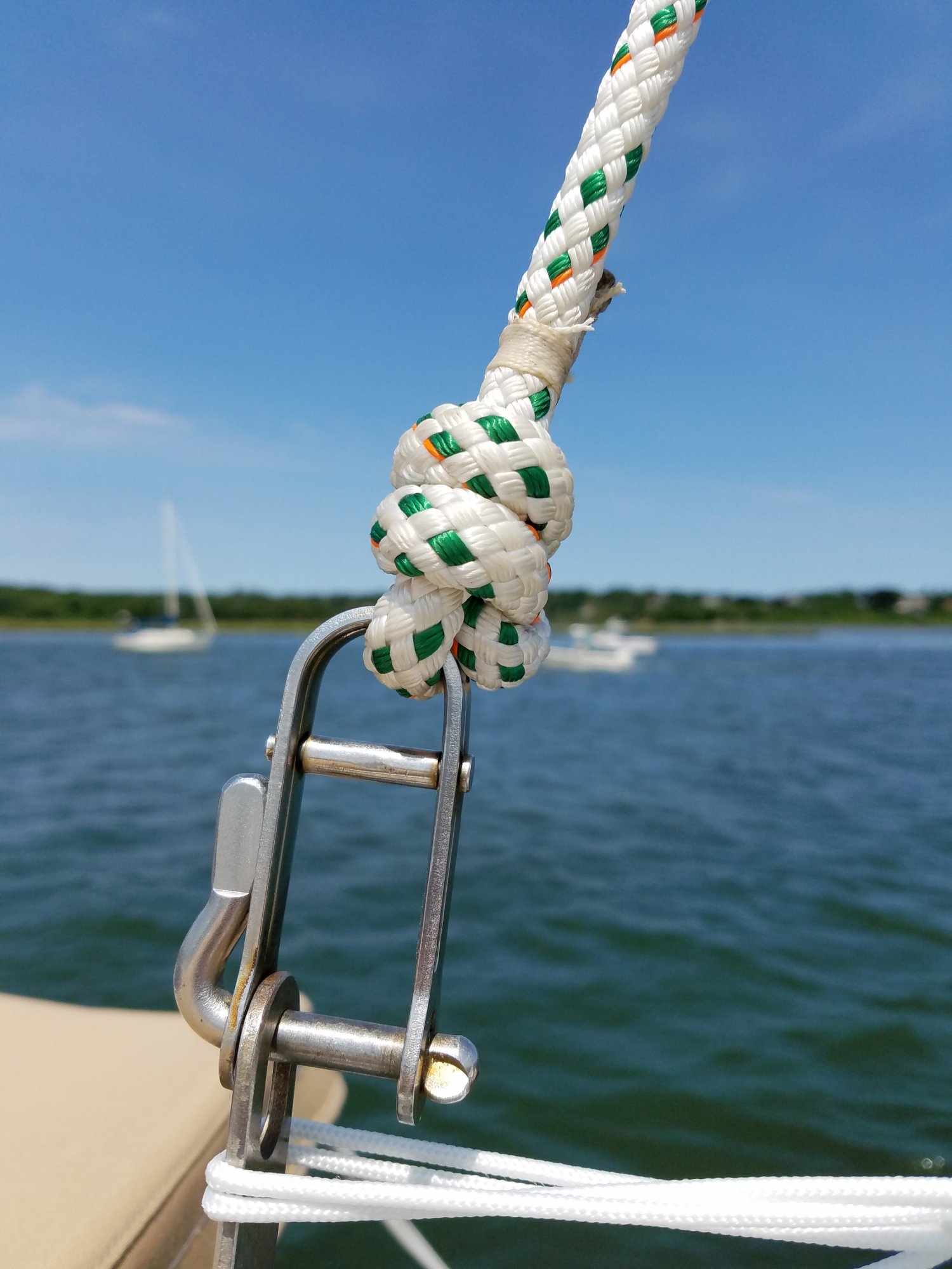 halyard hitch starboard.jpeg