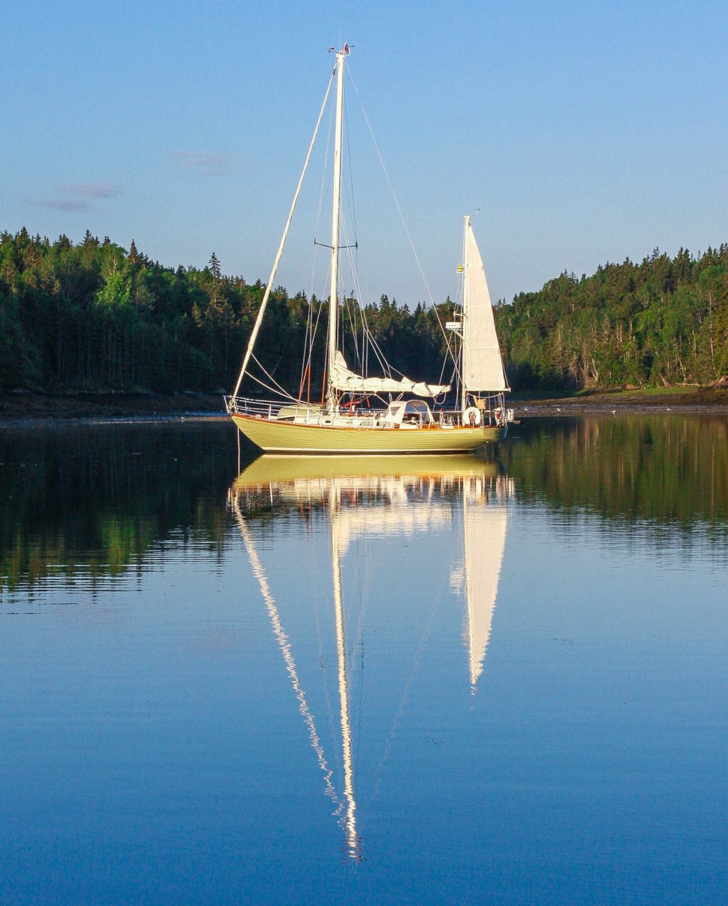 Hinckley B40 Cabot Cove (1 of 1).jpg