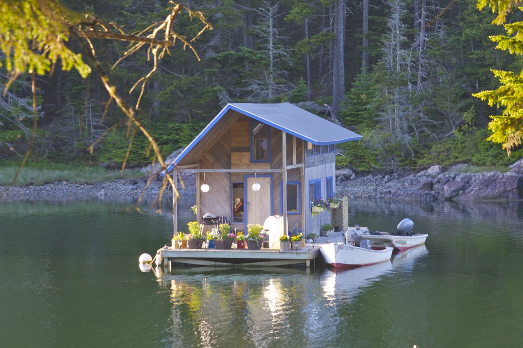 Houseboat far gable.jpg