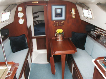 Hunter 27 Interior.jpg