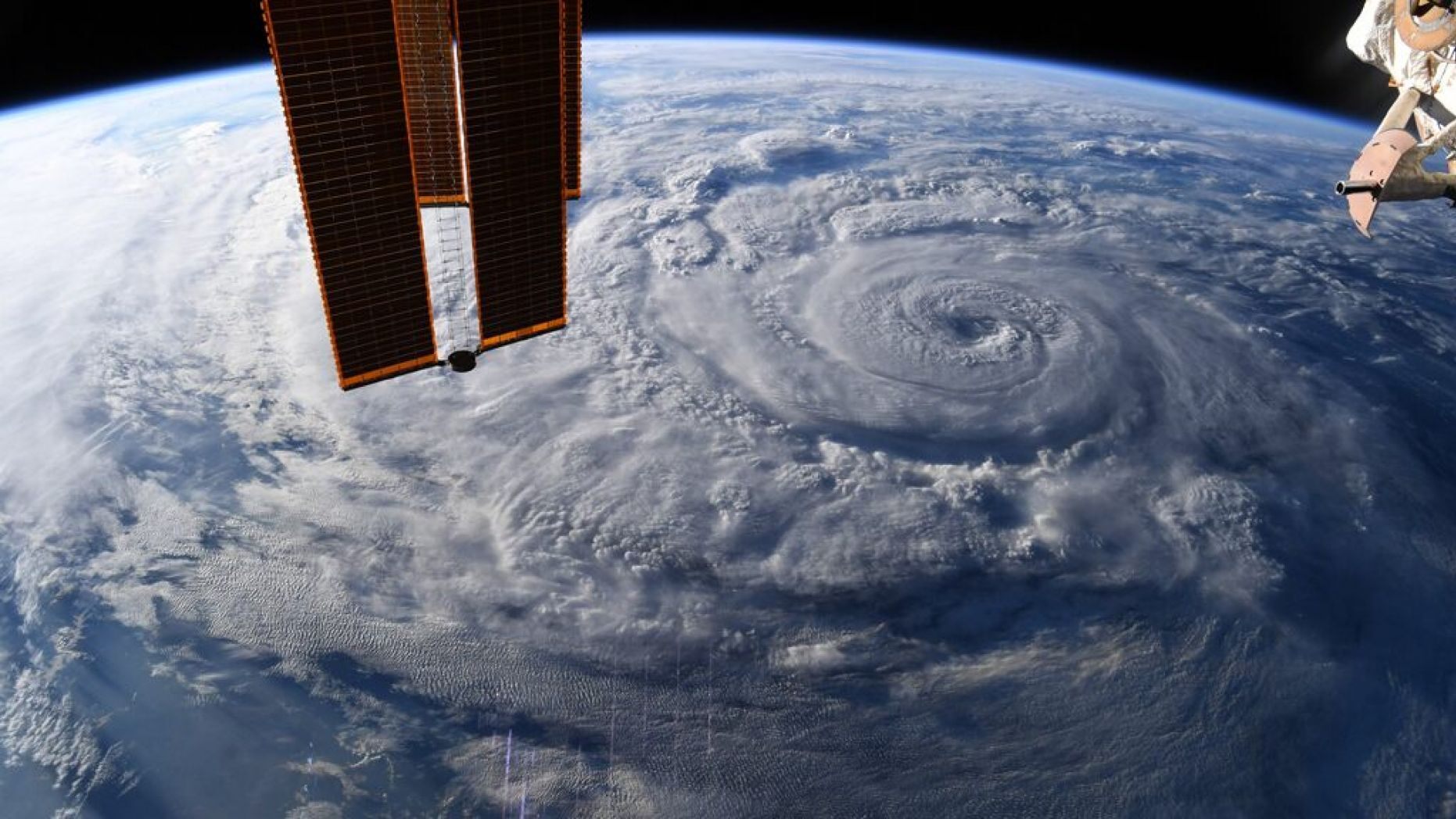 Hurricane-Genevieve-3-Chris-Cassidy-NASA.jpg