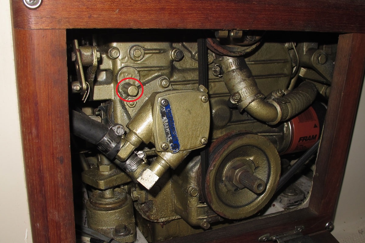 M25XP or D950  engine front fuel adjustment.jpg