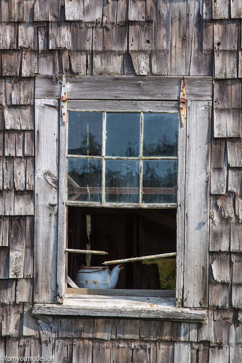 Old window that faces the sea._.jpg