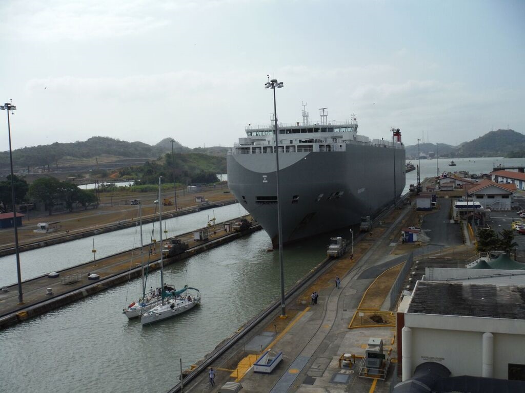 panama lock photo.jpg