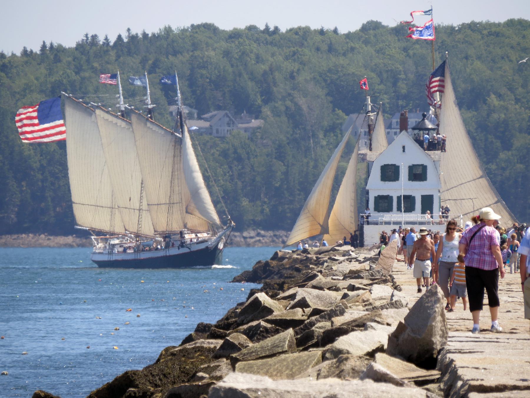 Rockland-Breakwater-Lighthouse pedestrians.jpg