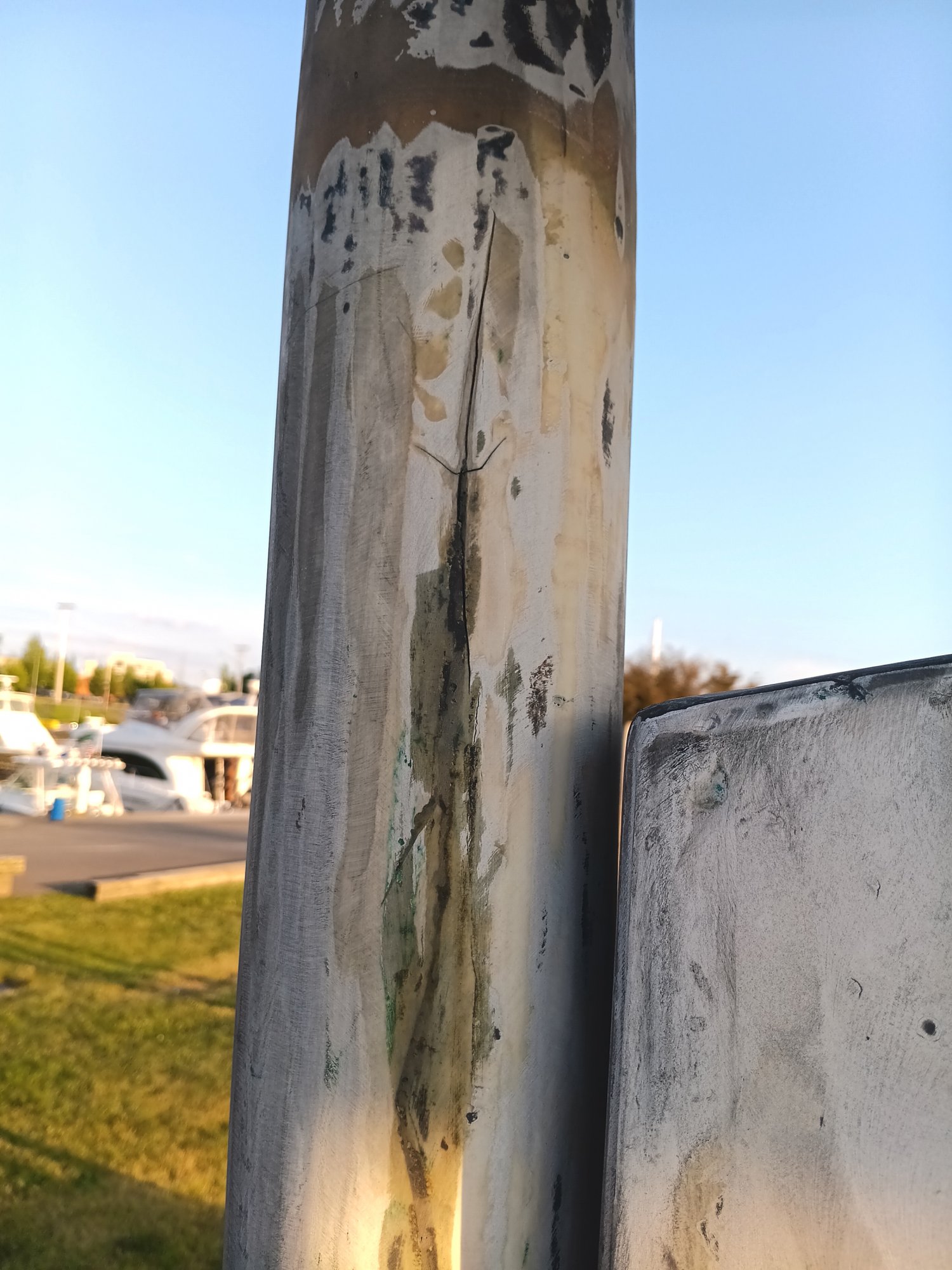 Rudder leading edge crack.jpg