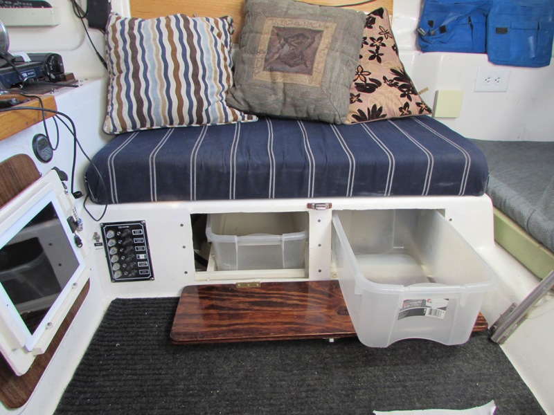 settee_store2.JPG