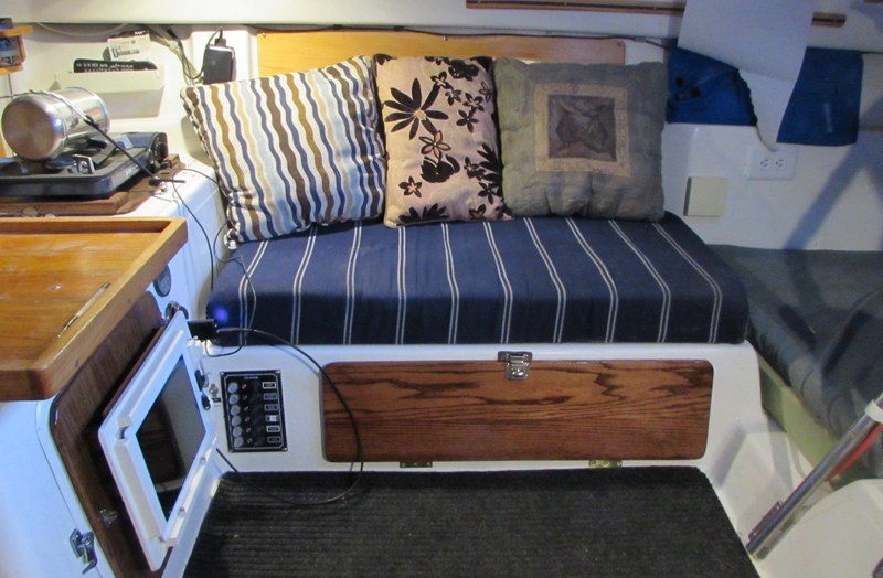 settee_store3.JPG