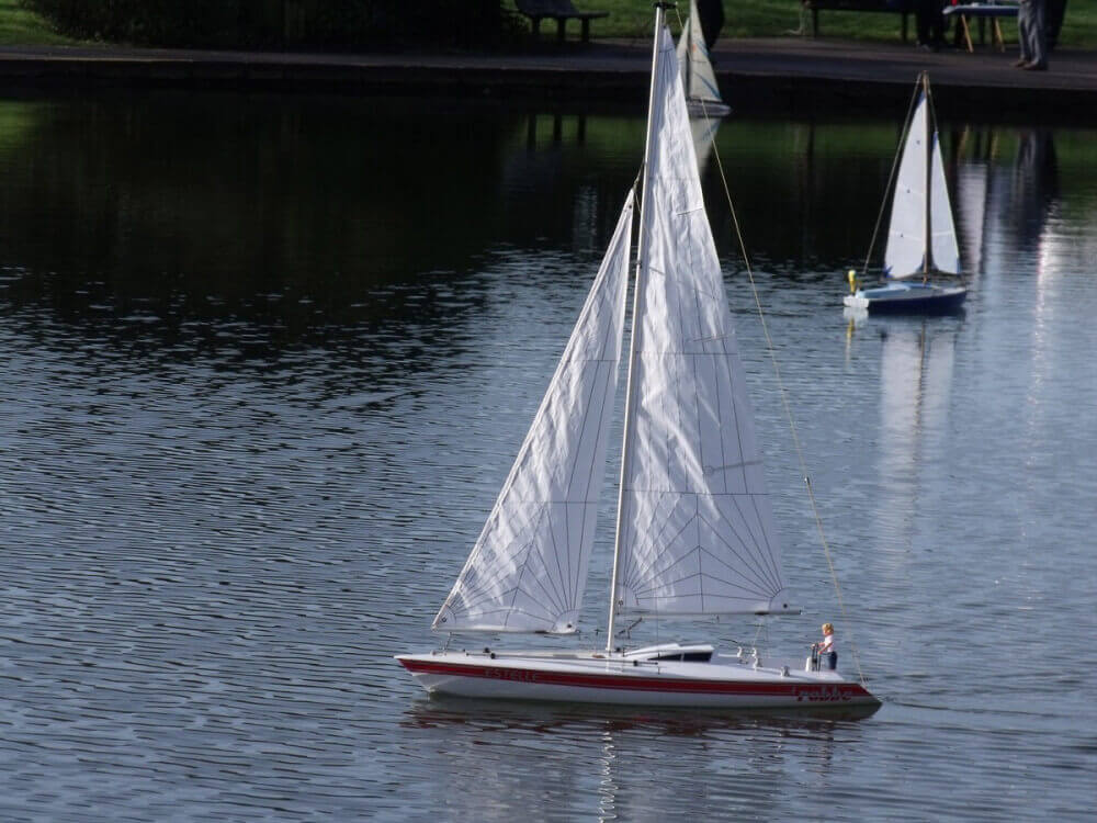 sloop_with_jib.jpg