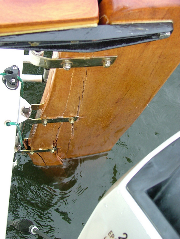 smashedrudder.jpg