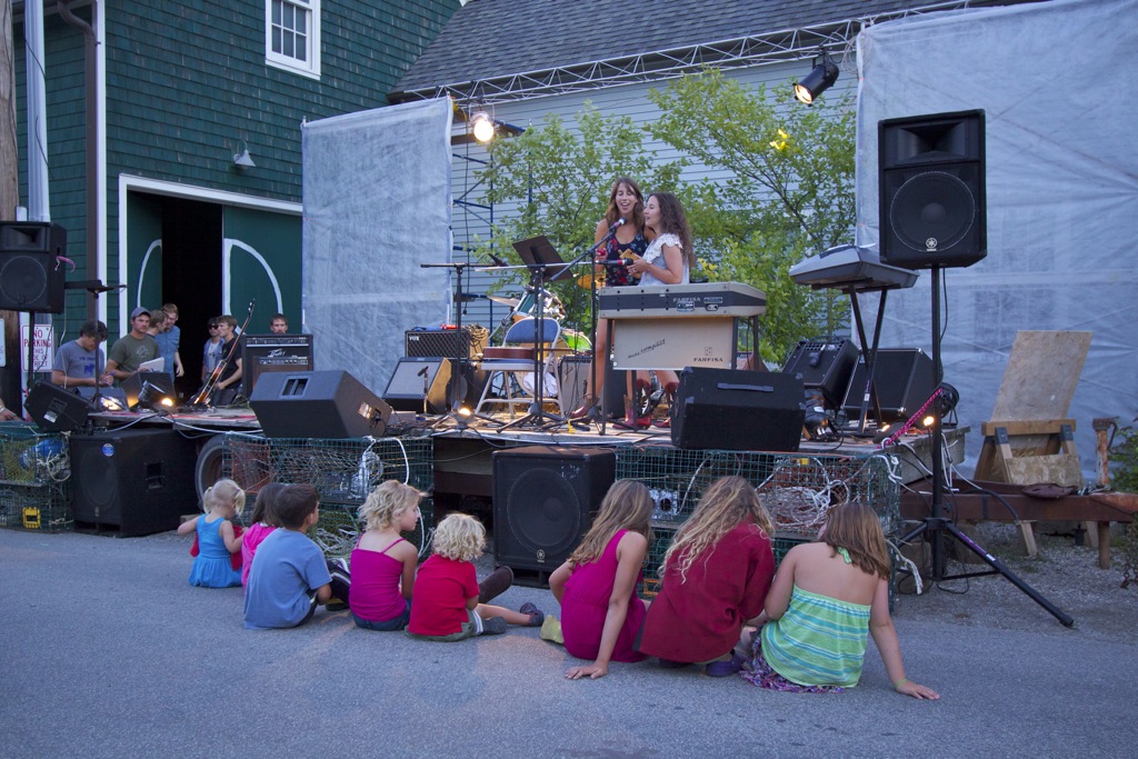 Street dance peace sign.jpg