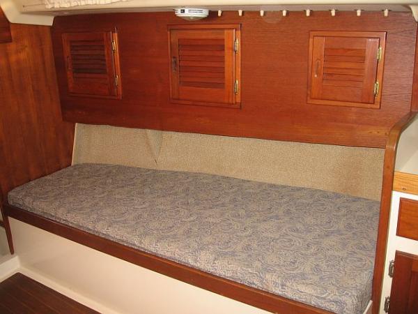 07 Starboard Salon Seat