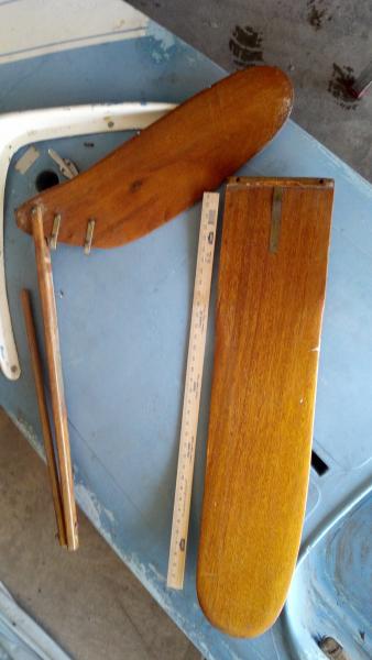 2012 09 18 12 43 49 319
Rudder and dagger board, original mahogany