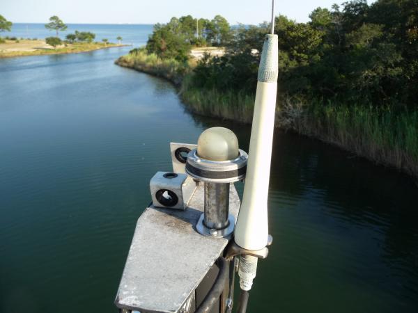 A view of the top of the mast.  Needs some painting.