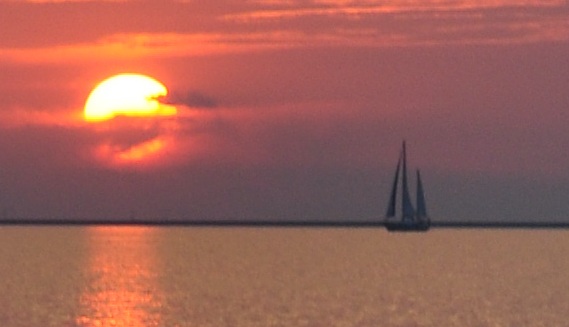 Another great sunset sail, with the causeway bridge in background