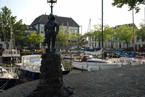 Another view of the harbour of Middelharnis