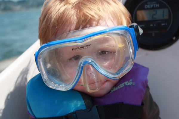 baby hunter in daddys scuba mask