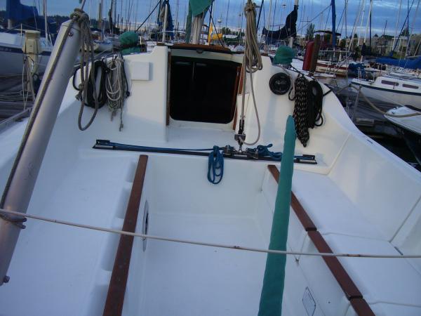 Beneteau 265 Cockpit with the lines led aft; traveller and tiller arranged for solo sailing