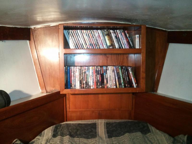 bookcase in v berth