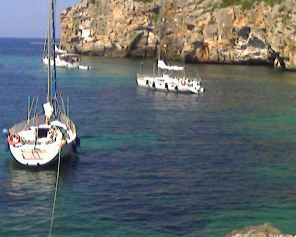 calacoves (1) : south Menorca pre-historic roadstead .
Coves = caves .