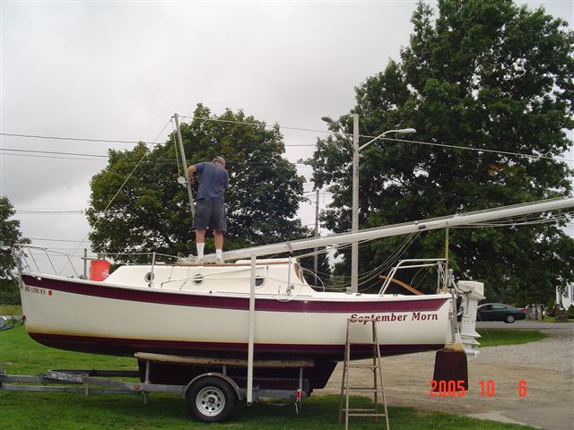 DSC00430 It's very important to have a mast crutch in the stern.  You really need something to rest the mast on to keep it from hitting the top of your cabin during raising/lowering process.   Wayne built the mast raising rig for his Seaward 22 and he showed me how to construct one for my boat.