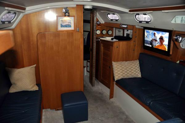 DVD player, LCD TV and Microwave run on 3000 watt inverter while underway. Dockside there is cable with high def channels, 23 inch LG HD LCD TV and LG 1080p DVD Player.