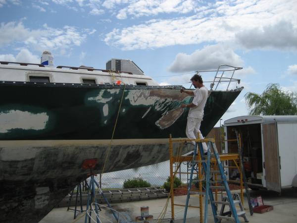 fixing the scraches on the bow. Sanded to bare glas and repaired.