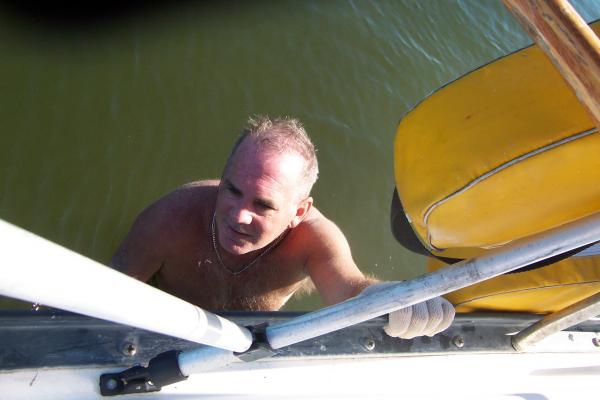 frank cleaning the boat nov 09