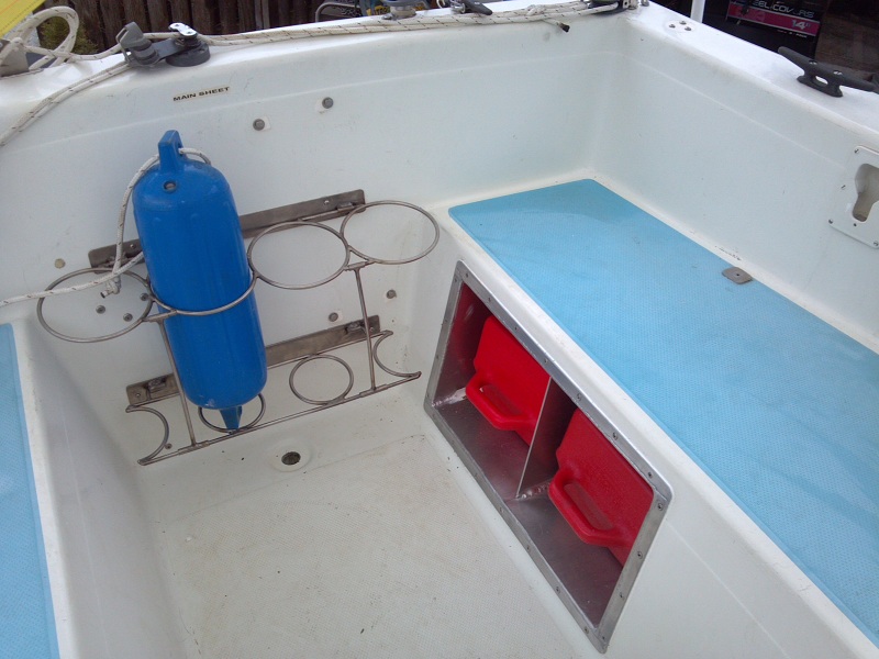 fuel tank cubby installed along with the folding fender holder