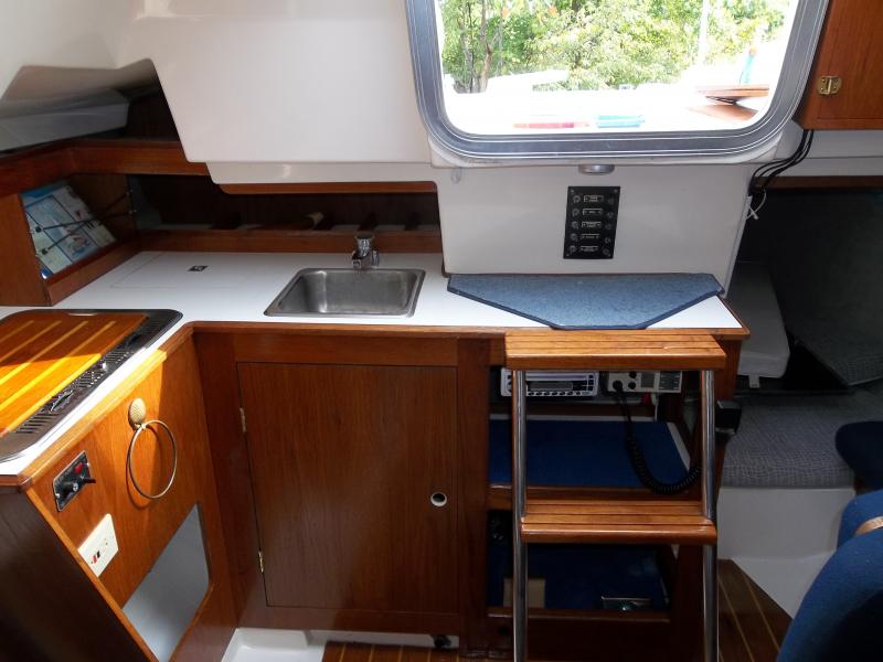 Galley w/stove, sink &amp; ice box, AM/FM radio w/CD player, VHF radio, electric panel, port side aft berth w/opening port.