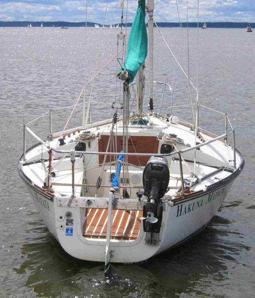 Hakuna Matata
This 24' Bob Evelyn design (MORC) is very similar to the J24 but is broader on the beam at 10' and has heavier rig. We sailed this boat from 1998 to 2009.