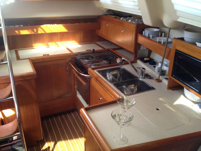 Hunter 420 Galley