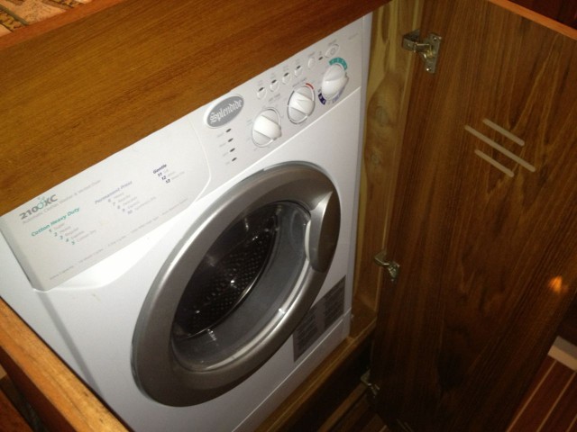 Hunter 420 Washer Dryer