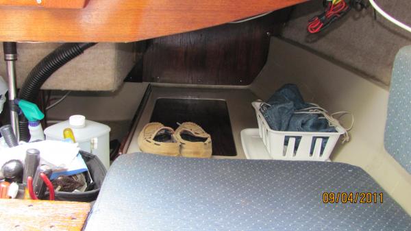 I'm planning on storing my Igloo 28 quart cooler in this Port side cubby hole along with other gear that I carry.  My main cooler is a 50 qt. Igloo which fits nicely behind the companionway step in the cabin.  I still have plenty of space for seating and sleeping on these quarter births.