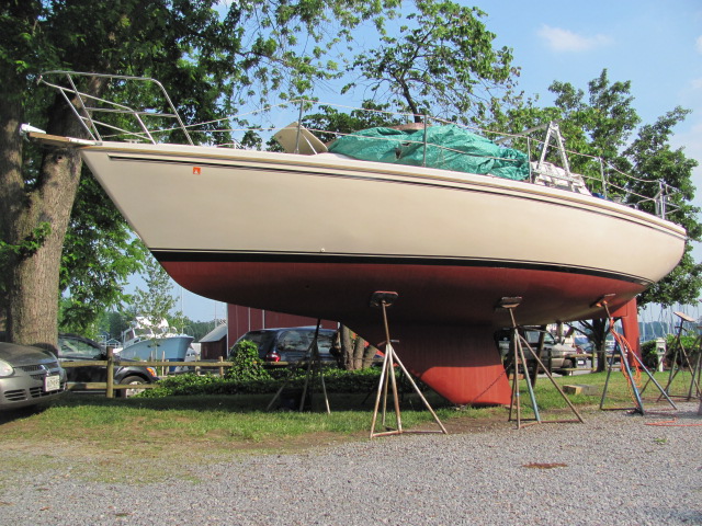 IMG 1682, MADLEE 1984 Hull #3518, down to gelcoat, smile and stub repair (including about 25 small blisters), fairing, topsides buff, 5 coats of epoxy sealer, 3 coats of bottom ablative, new boot stripes. Ready to splash and to get her mast back.